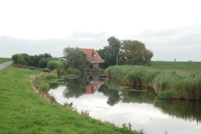 Binnenkant IJsselmeerdijk bij Molkwerum